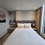 Apartamento con balcón y vista al lago