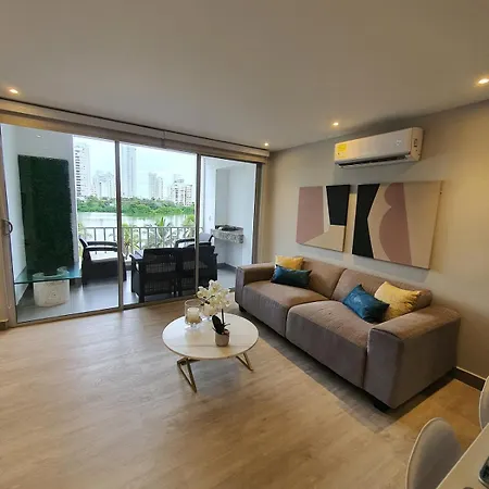 Con Balcón Y Vista Al Apartamento