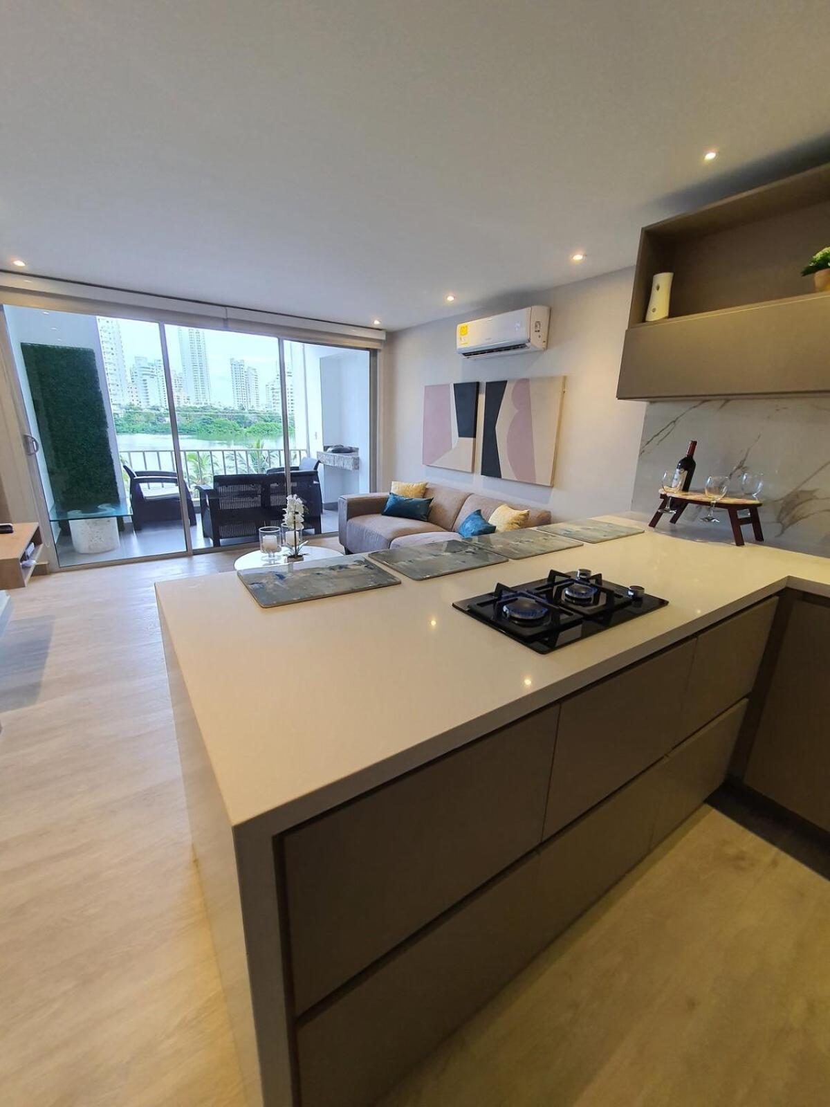 Con Balcón Y Vista Al *